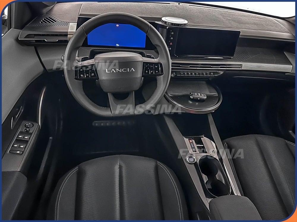 Lancia Ypsilon nuova a Milano (10)