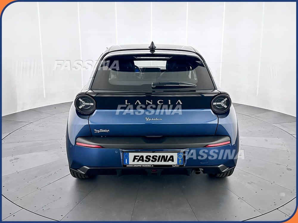 Lancia Ypsilon nuova a Milano (5)