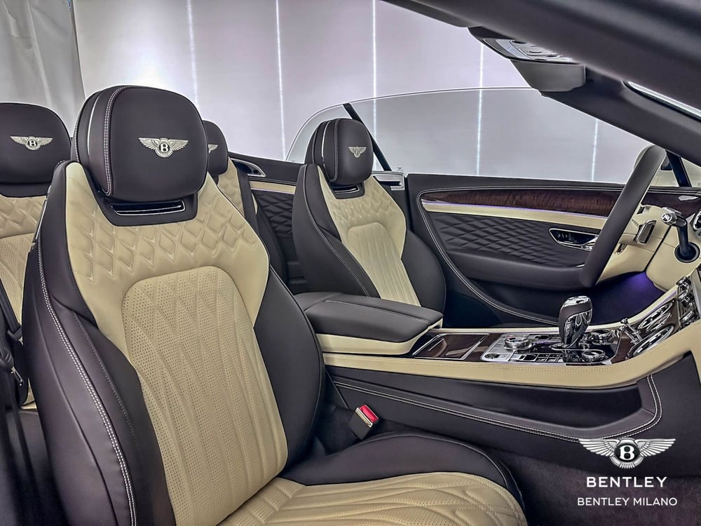 Bentley Continental GTC nuova a Milano (13)