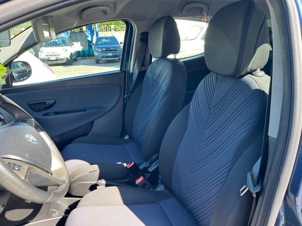 Lancia Ypsilon usata a Lucca (10)