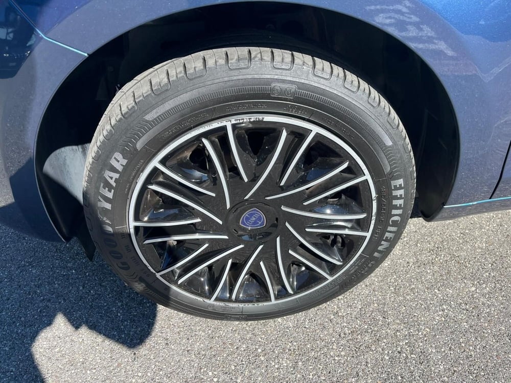 Lancia Ypsilon usata a Lucca (12)