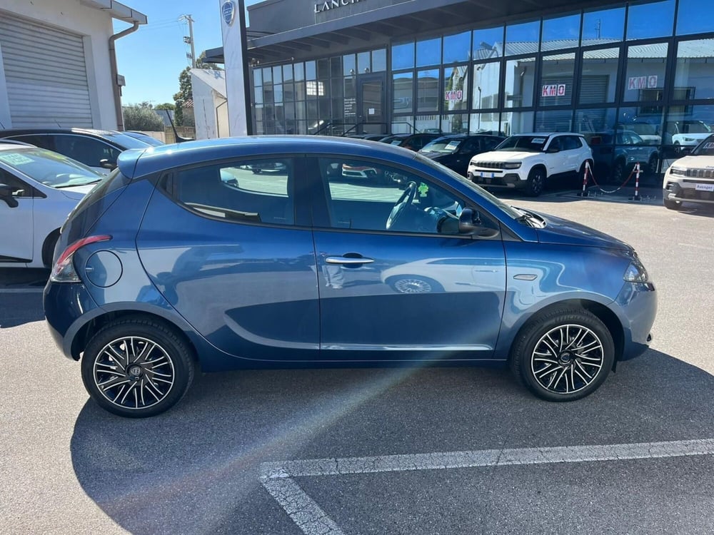 Lancia Ypsilon usata a Lucca (4)