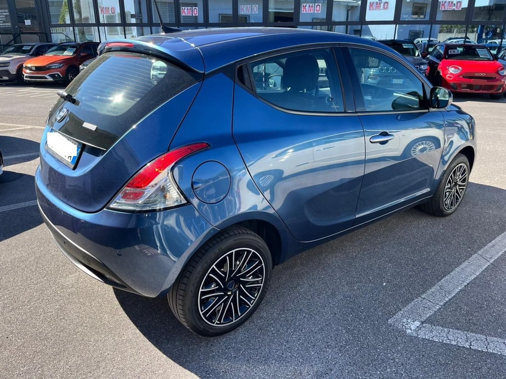 Lancia Ypsilon usata a Lucca (5)