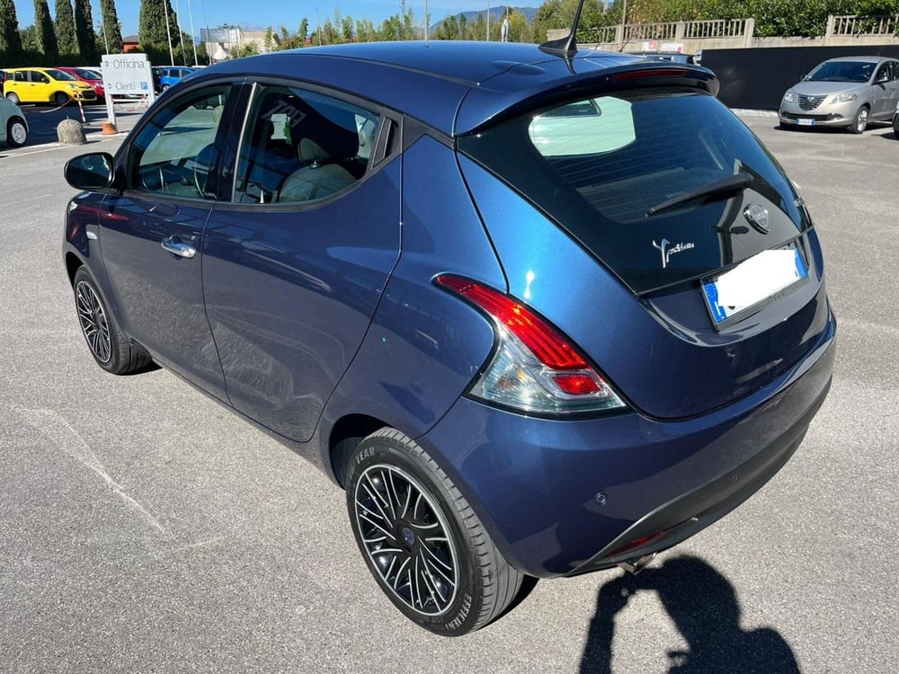 Lancia Ypsilon usata a Lucca (7)