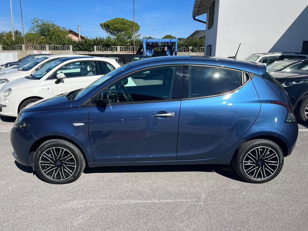 Lancia Ypsilon usata a Lucca (8)