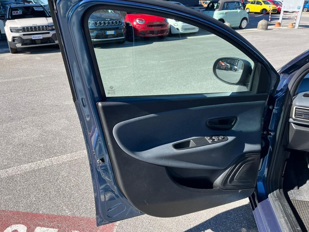 Lancia Ypsilon usata a Lucca (9)