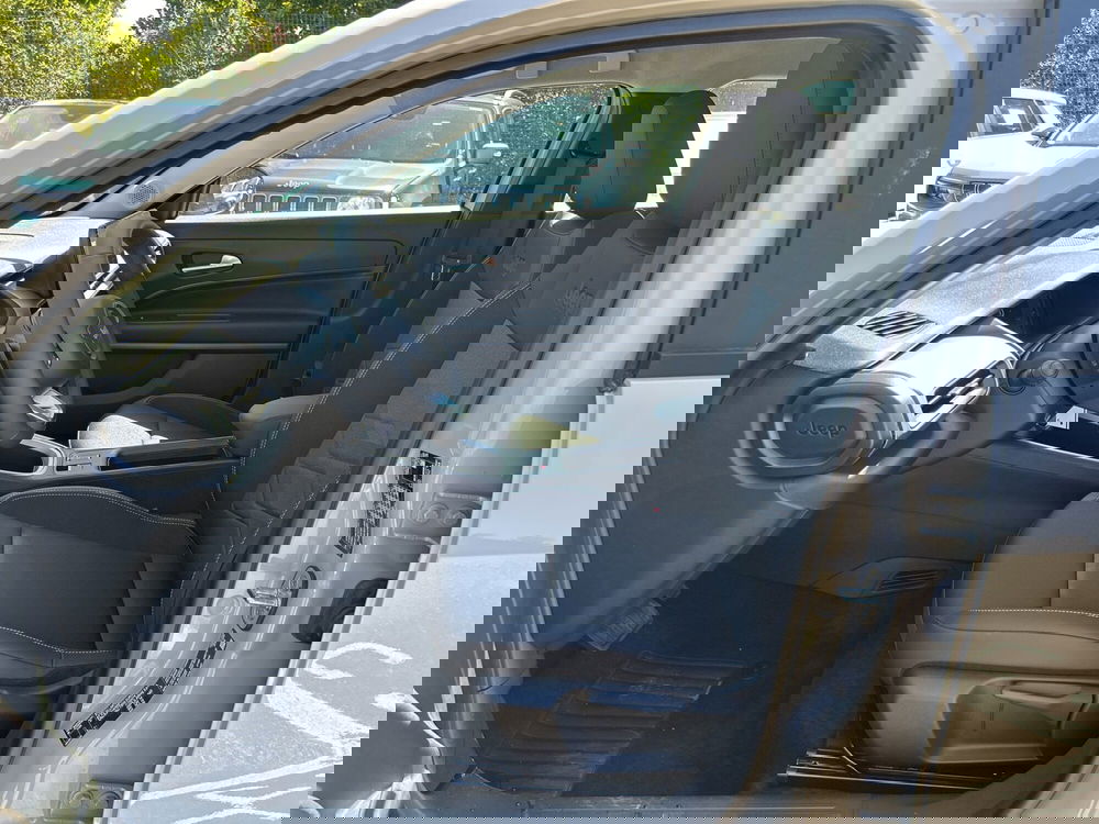 Jeep Avenger nuova a Latina (14)