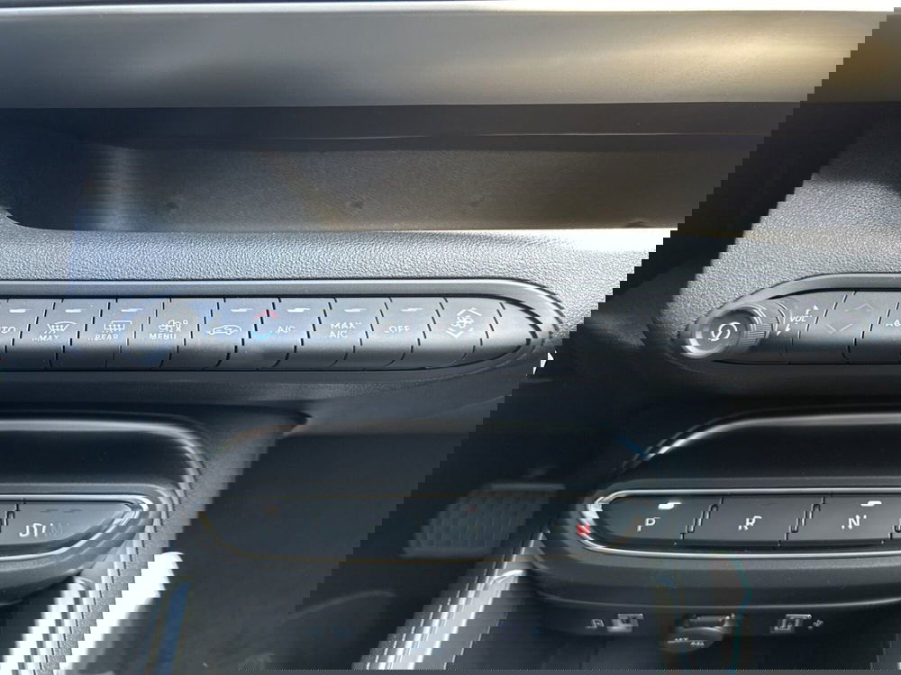 Jeep Avenger nuova a Latina (17)