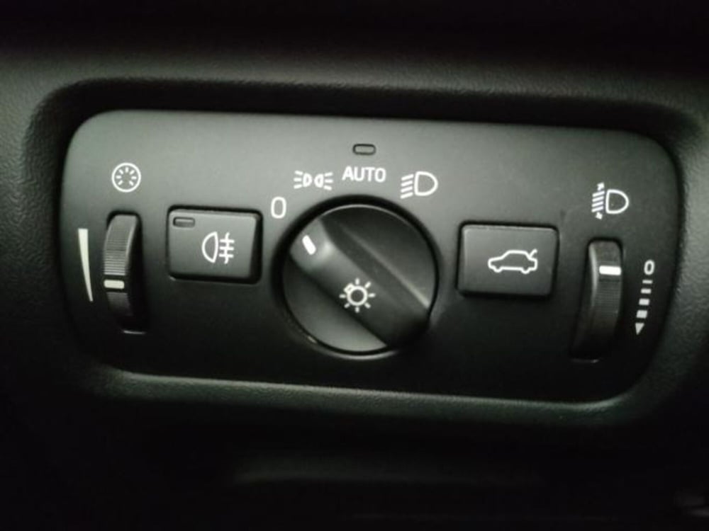 Volvo V40 usata a Modena (11)