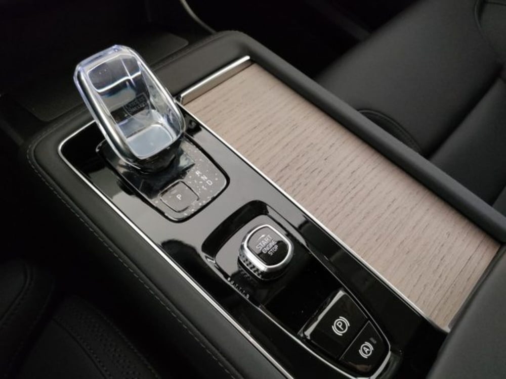 Volvo XC90 nuova a Modena (17)