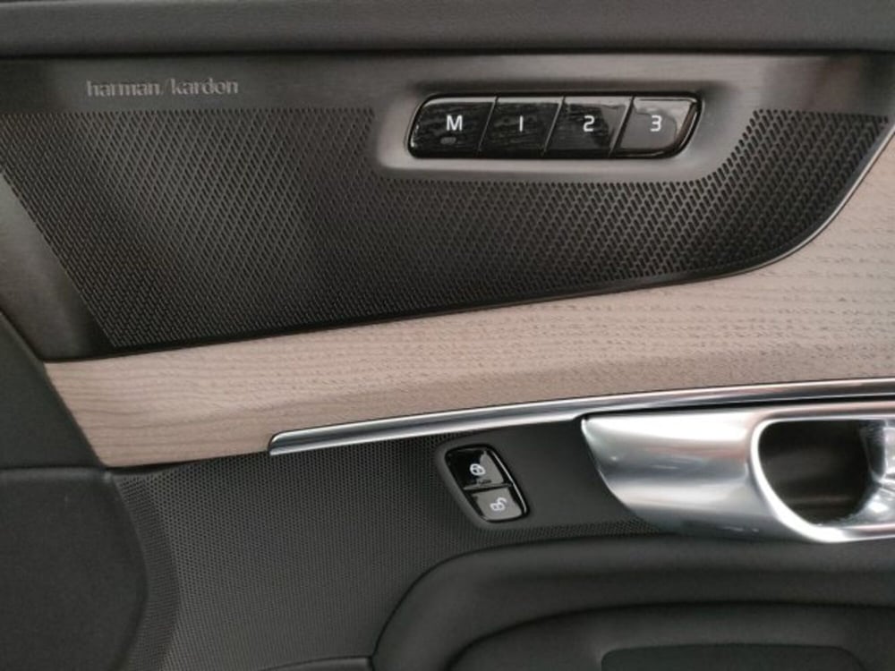 Volvo XC90 nuova a Modena (18)