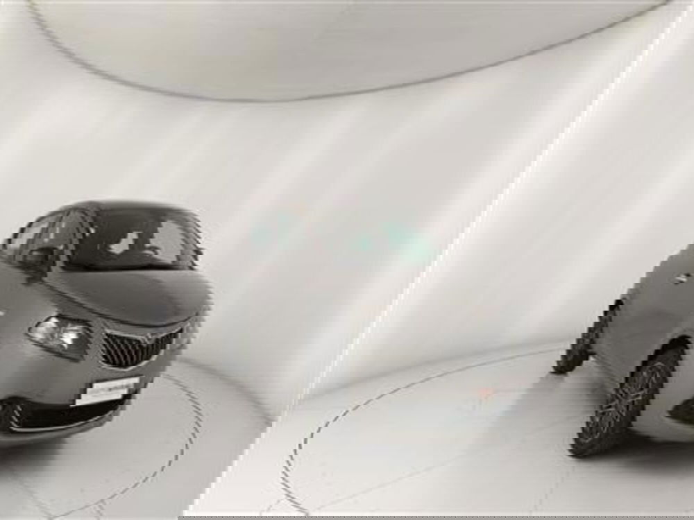 Lancia Ypsilon usata a Bari (11)