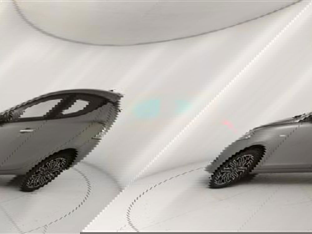 Lancia Ypsilon usata a Bari (3)