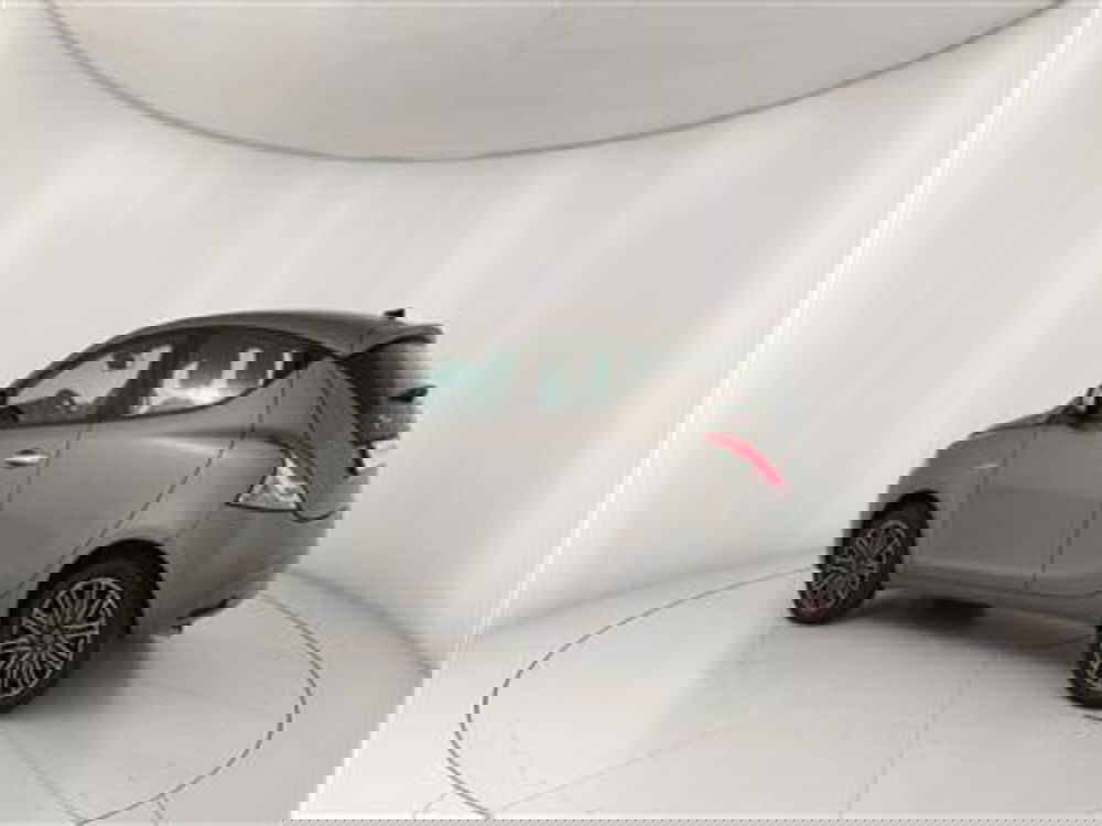 Lancia Ypsilon usata a Bari (4)