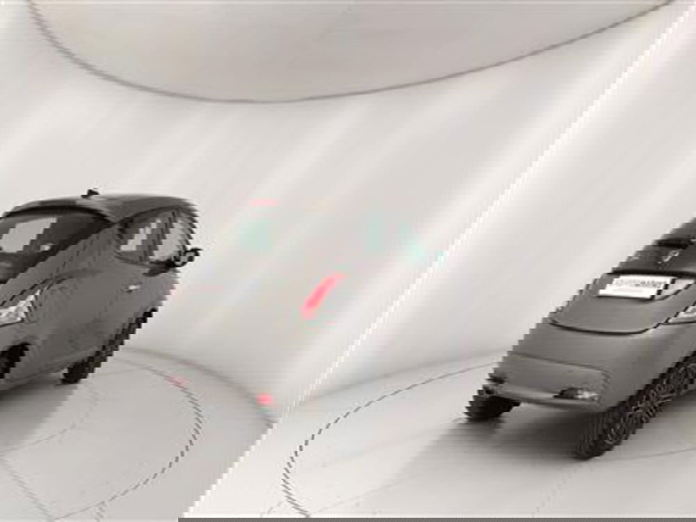 Lancia Ypsilon usata a Bari (7)