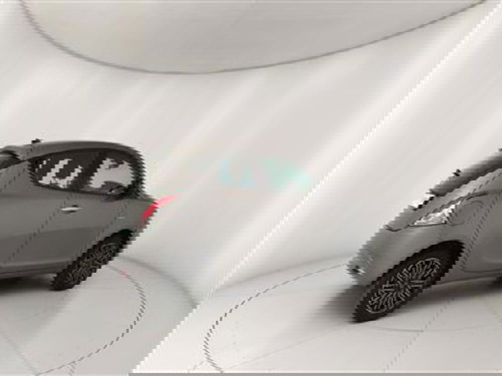 Lancia Ypsilon usata a Bari (8)