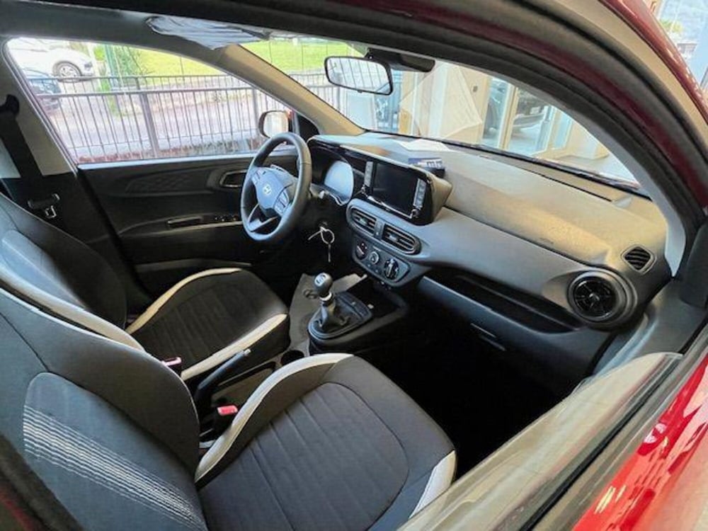 Hyundai i10 nuova a Verbano Cusio Ossola (8)
