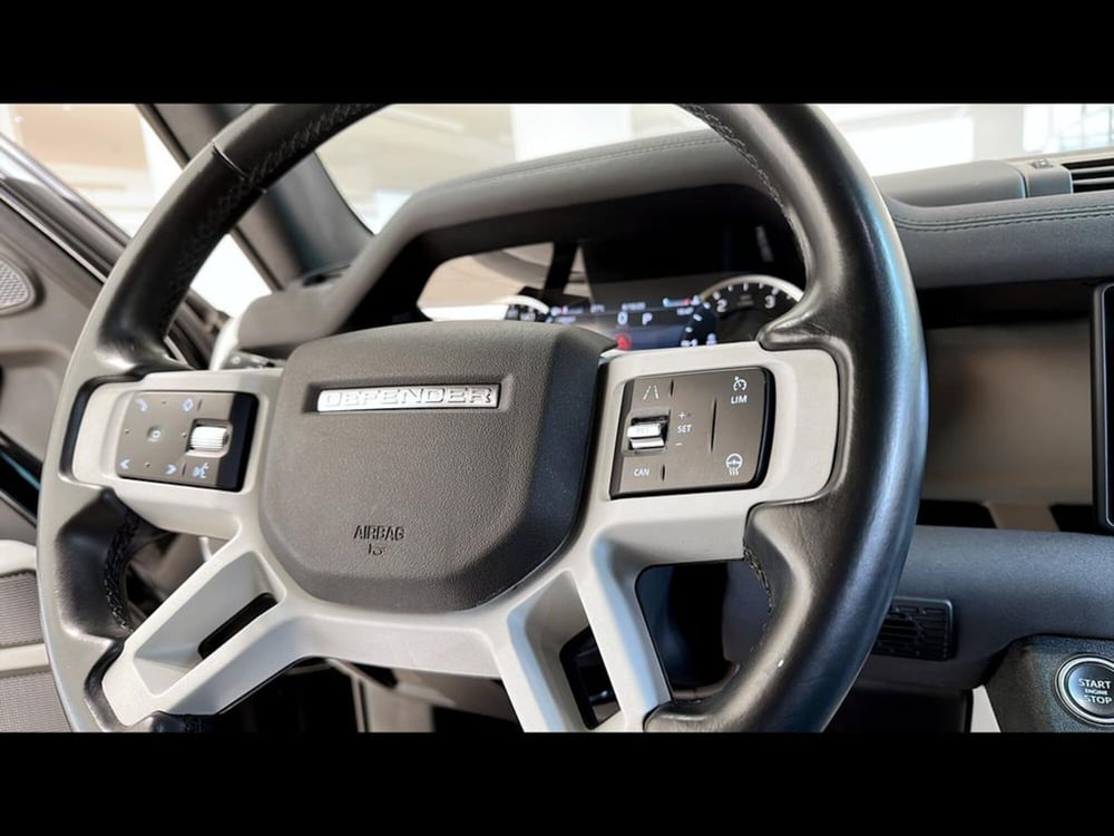 Land Rover Defender usata a Varese (13)