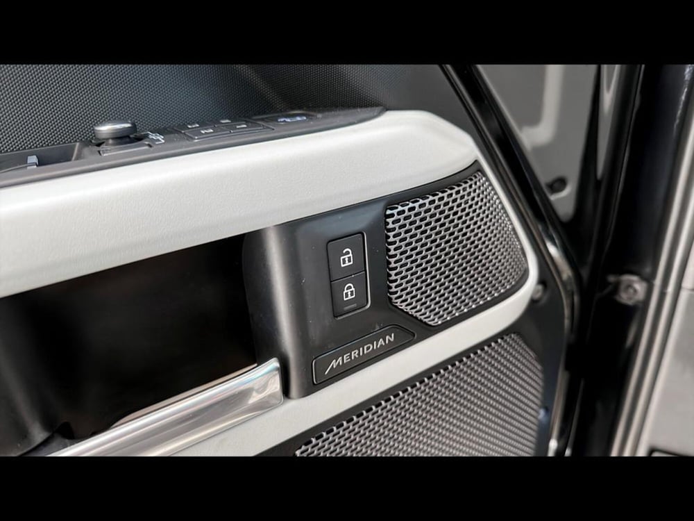 Land Rover Defender usata a Varese (15)