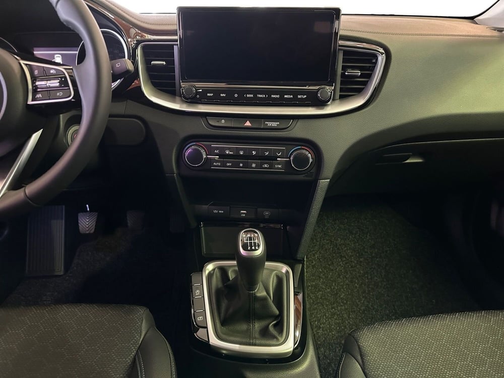 Kia XCeed nuova a Modena (9)