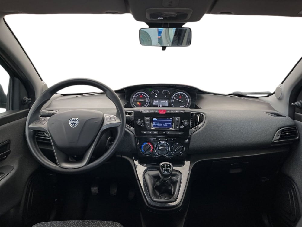 Lancia Ypsilon usata a Torino (10)