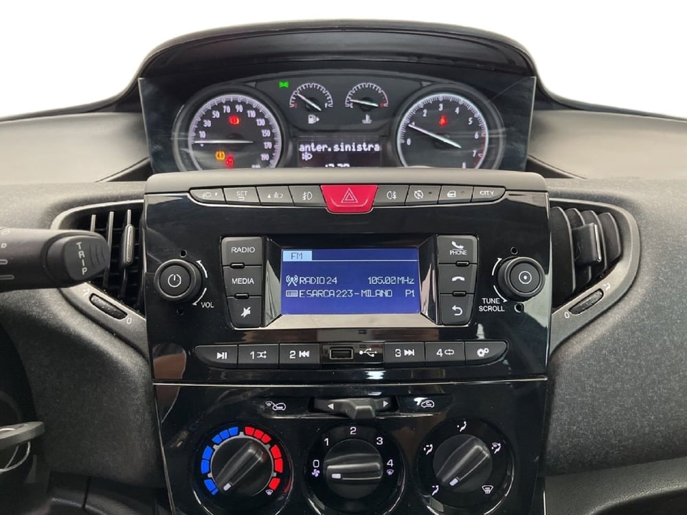 Lancia Ypsilon usata a Torino (12)