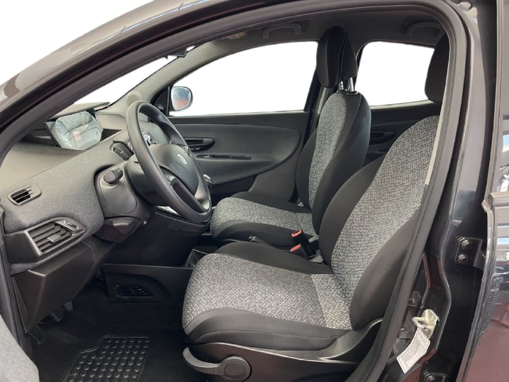 Lancia Ypsilon usata a Torino (9)