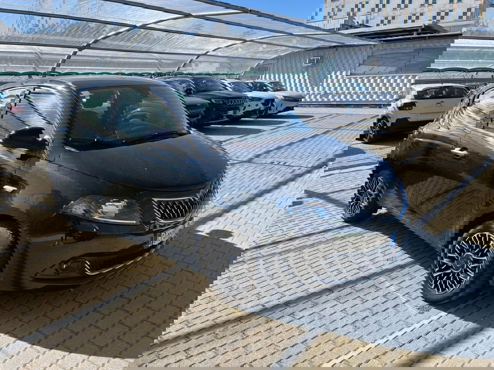 Lancia Ypsilon usata a Milano (3)