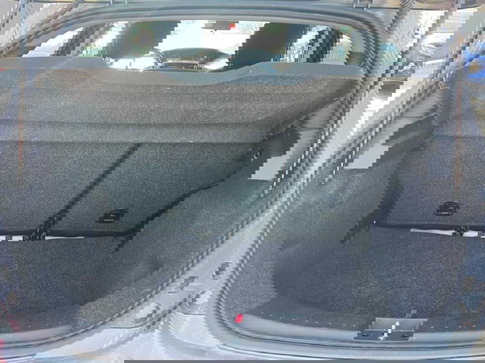 Lancia Ypsilon usata a Milano (10)