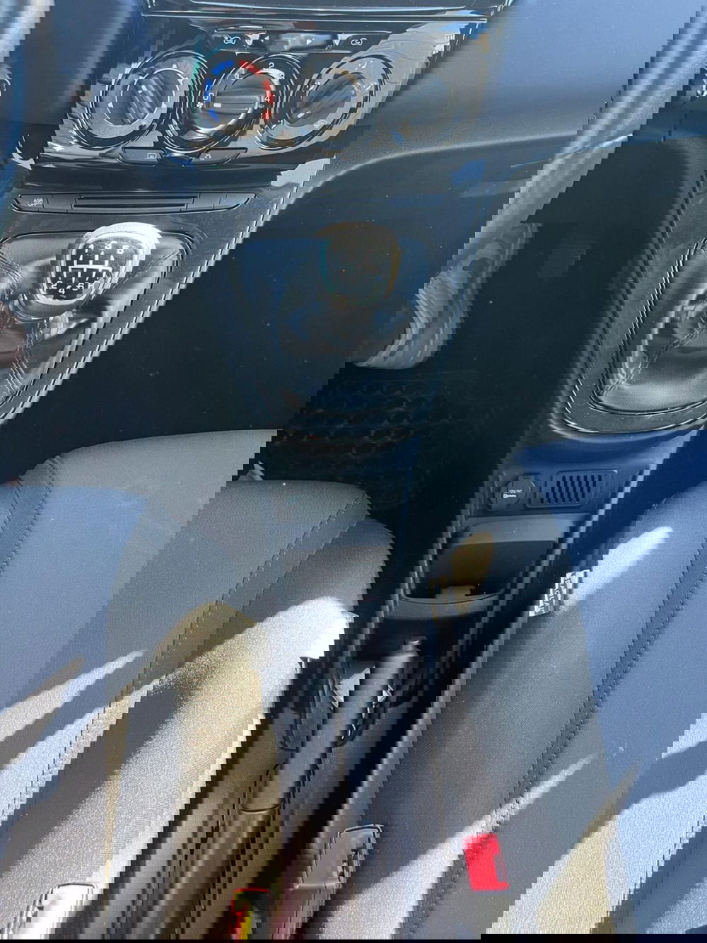 Lancia Ypsilon usata a Milano (17)