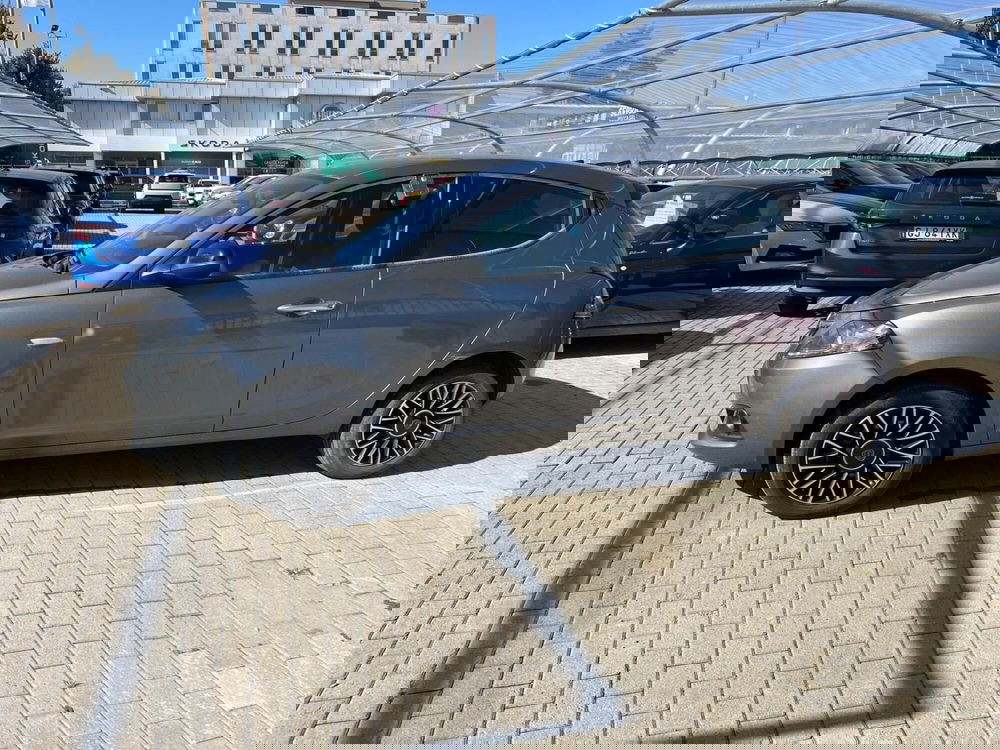 Lancia Ypsilon usata a Milano (5)