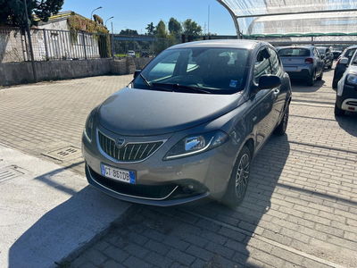 Lancia Ypsilon 1.0 FireFly 5 porte S&amp;S Hybrid Ecochic A. Ferretti del 2024 usata a Milano