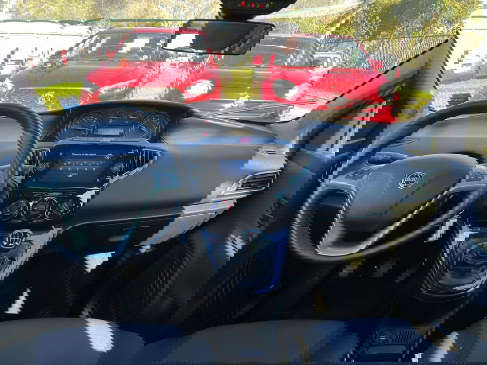 Lancia Ypsilon usata a Milano (15)
