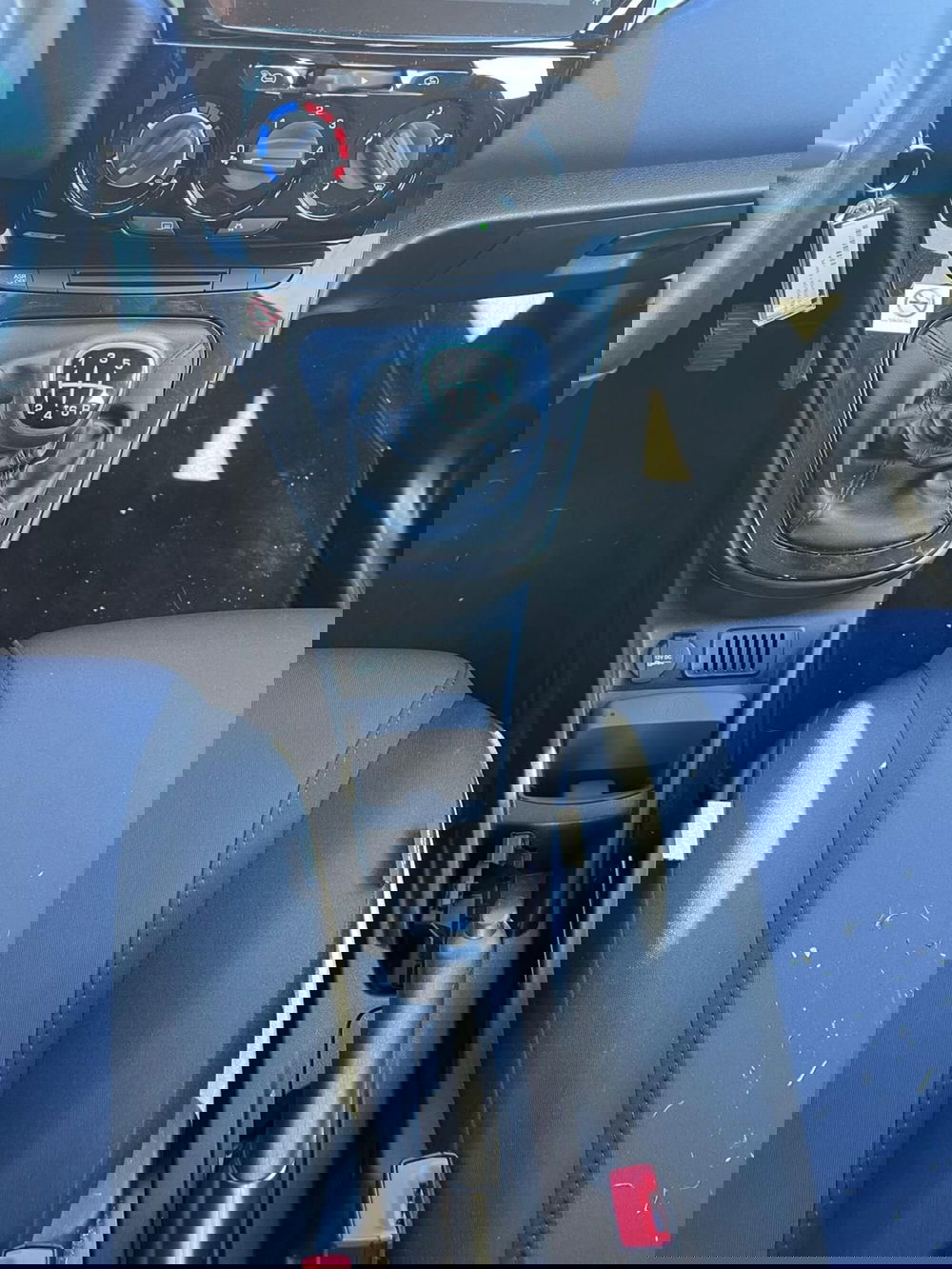 Lancia Ypsilon usata a Milano (17)