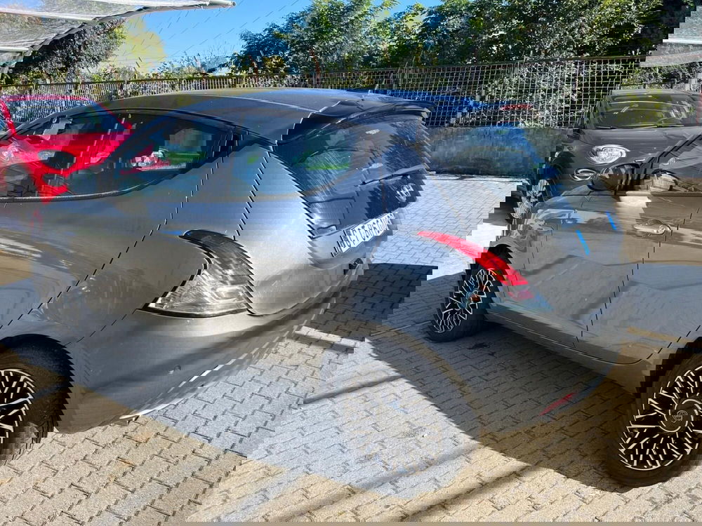Lancia Ypsilon usata a Milano (7)