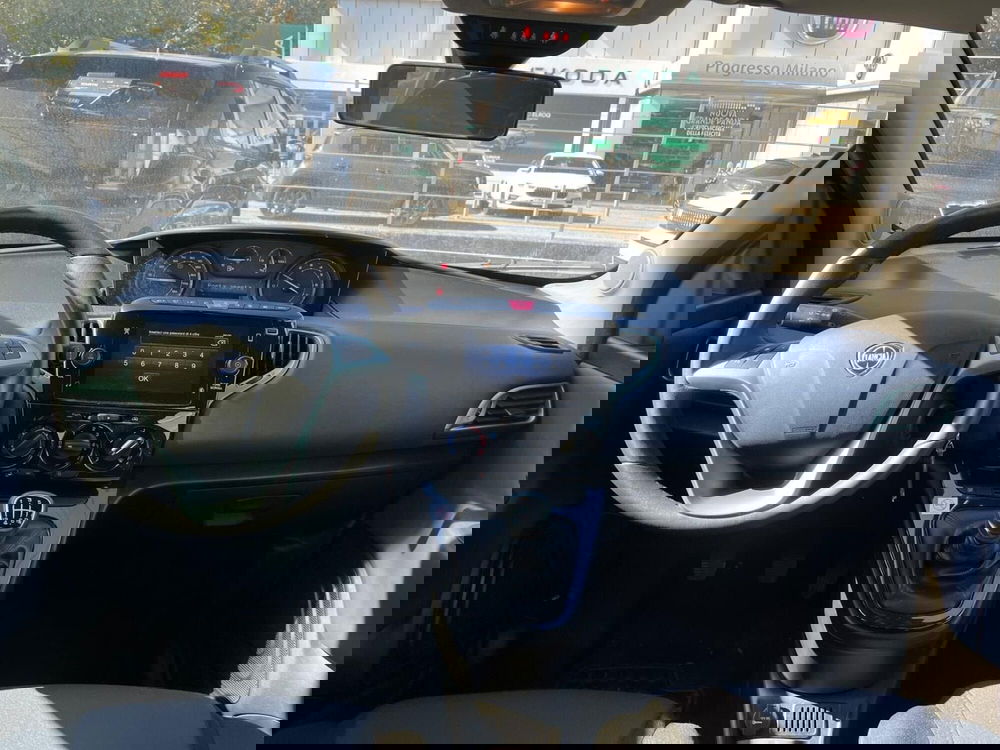 Lancia Ypsilon usata a Milano (15)
