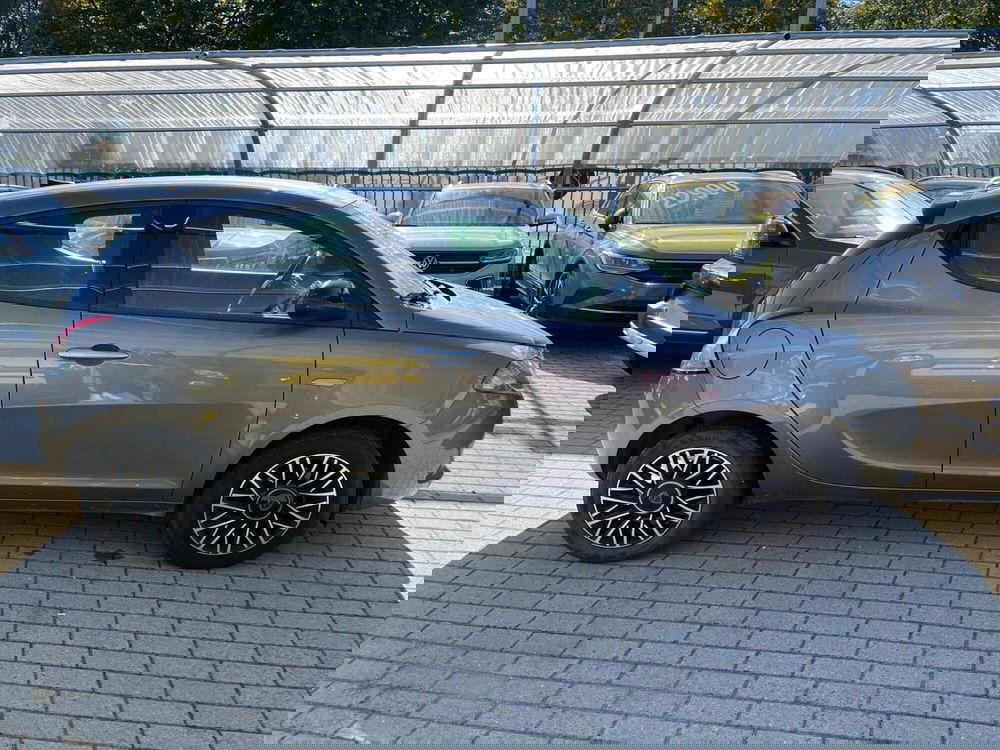 Lancia Ypsilon usata a Milano (4)