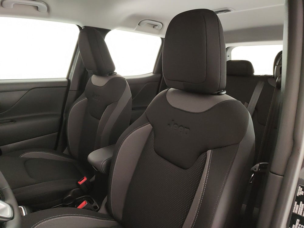 Jeep Renegade nuova a Caserta (17)