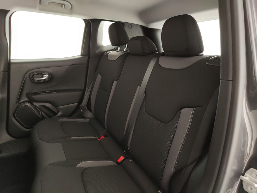 Jeep Renegade nuova a Caserta (19)