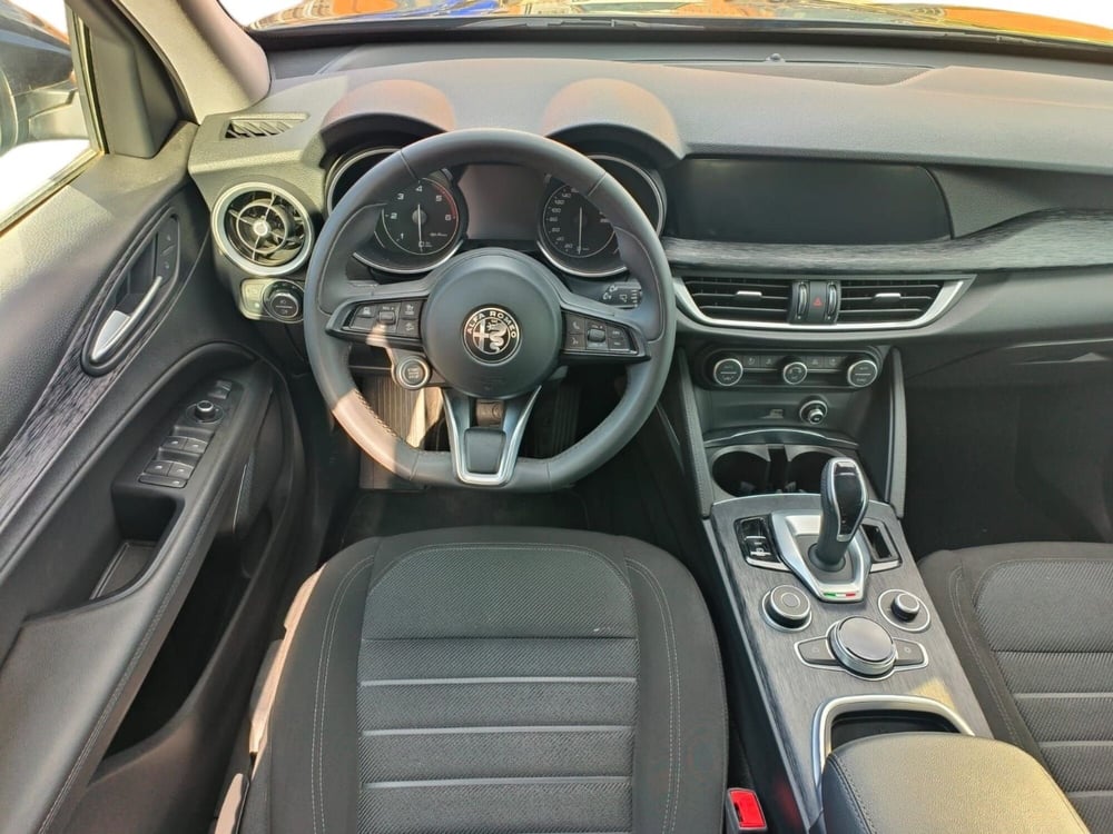 Alfa Romeo Stelvio usata a Prato (10)