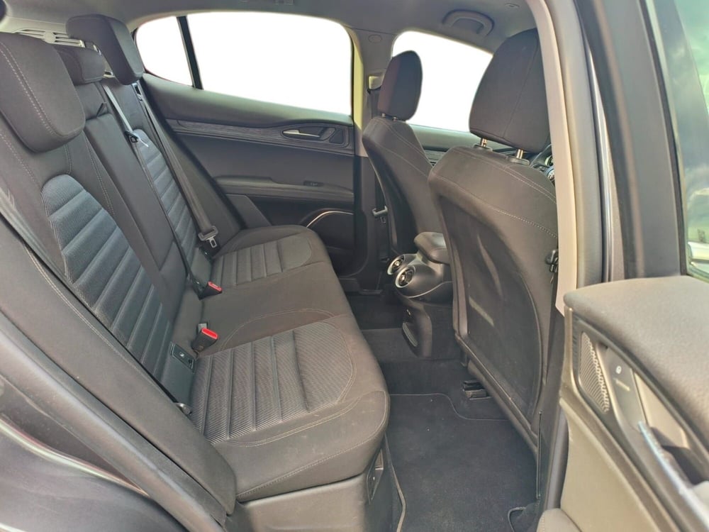 Alfa Romeo Stelvio usata a Prato (13)