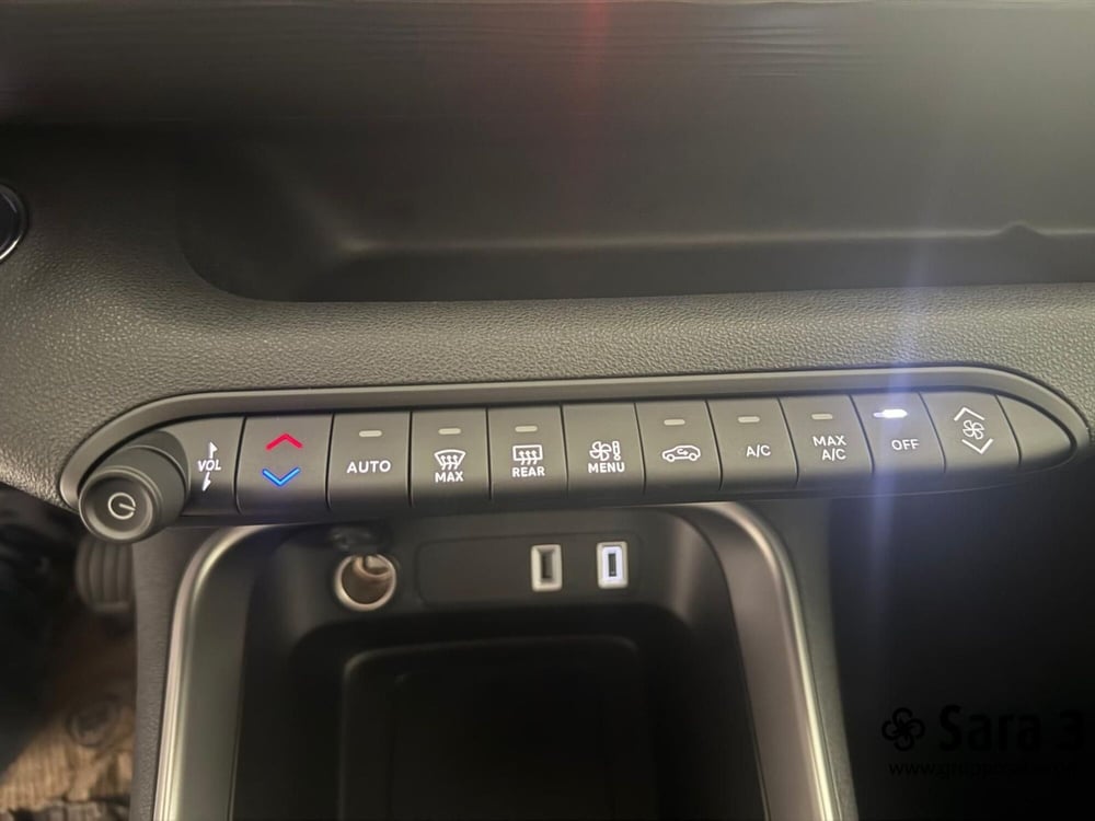 Jeep Avenger nuova a Benevento (15)