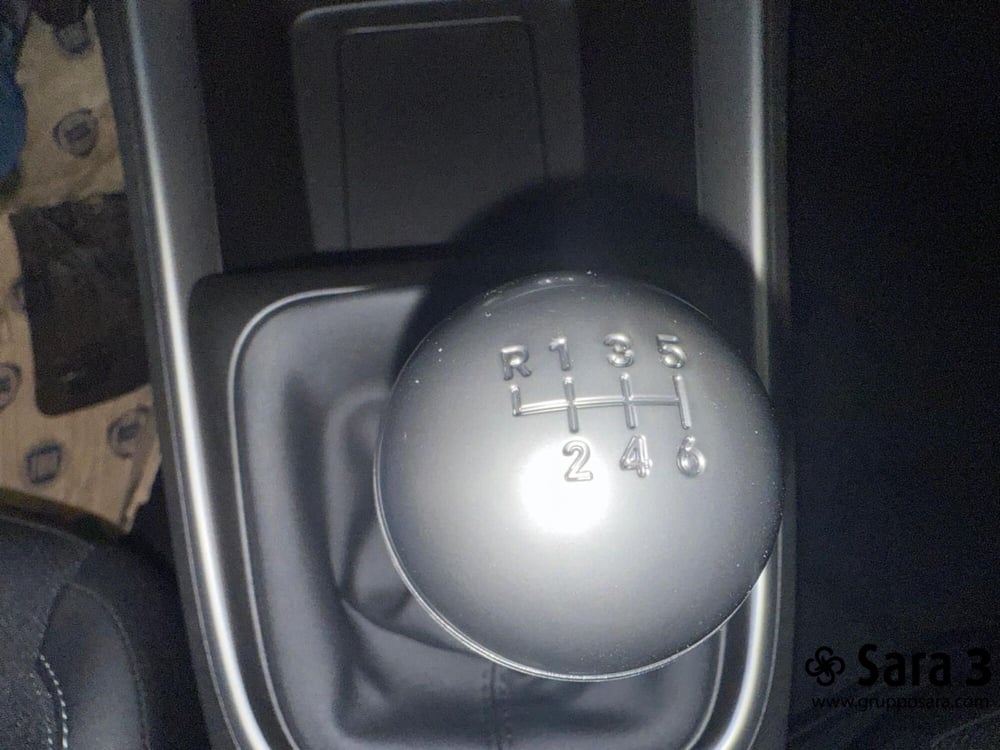 Jeep Avenger nuova a Benevento (16)
