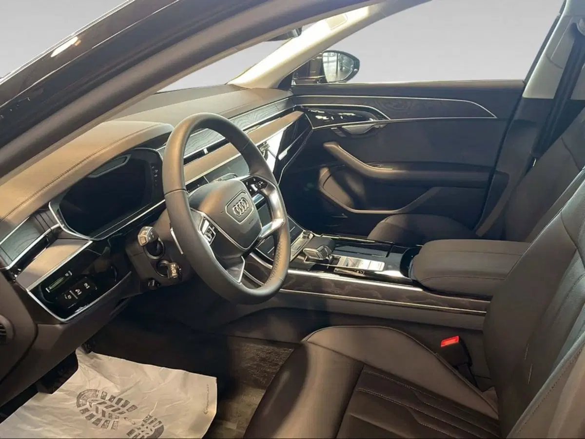 Audi A8 nuova a Livorno (11)