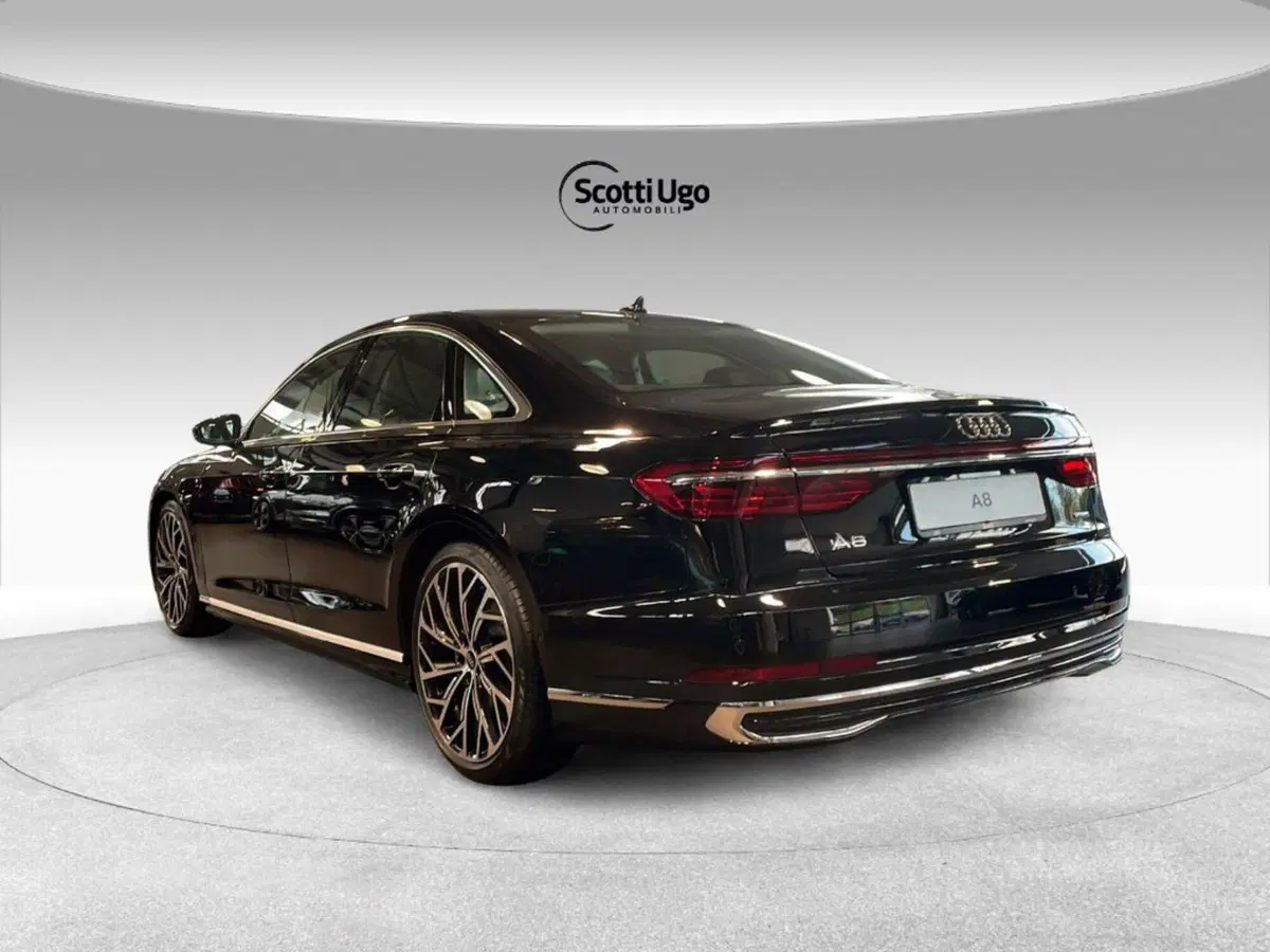 Audi A8 nuova a Livorno (2)