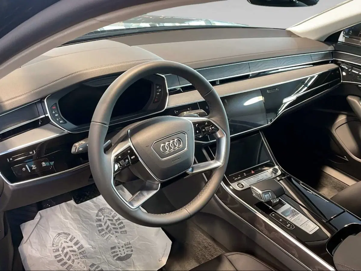 Audi A8 nuova a Livorno (7)