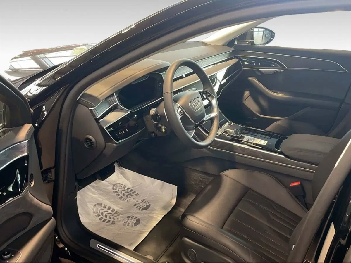 Audi A8 nuova a Livorno (9)