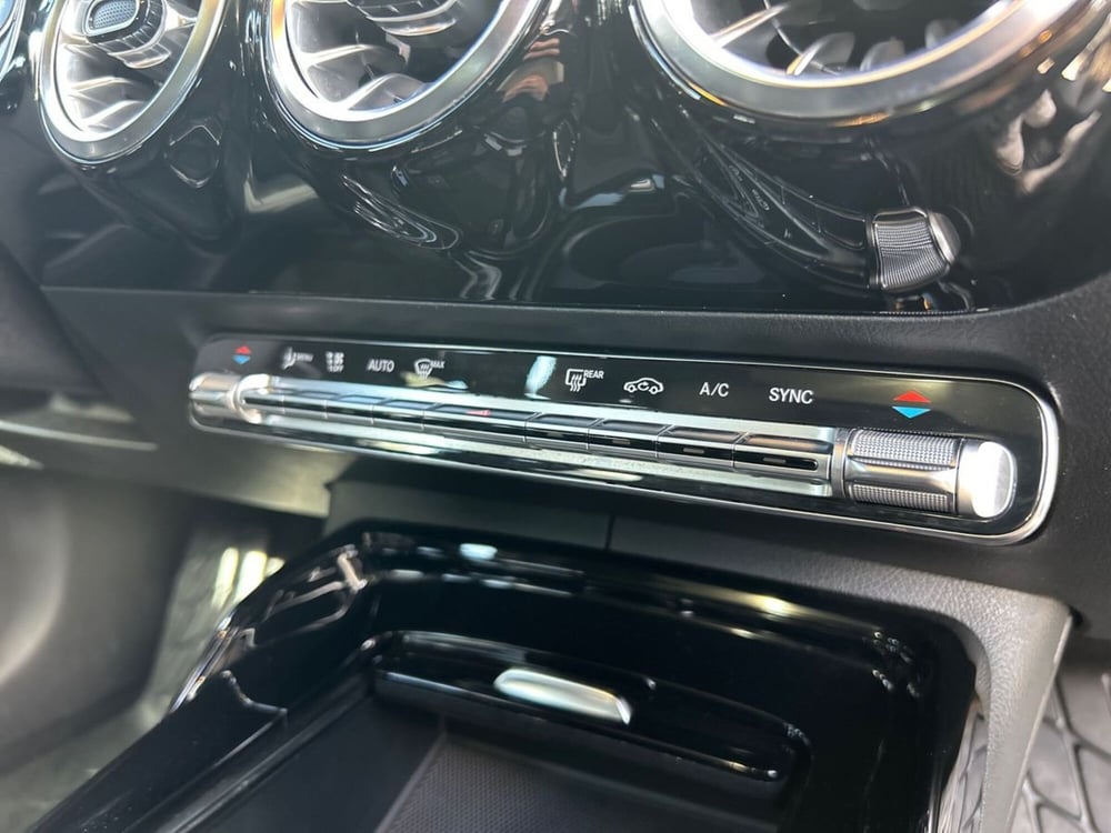 Mercedes-Benz CLA Shooting Brake usata a Bari (14)