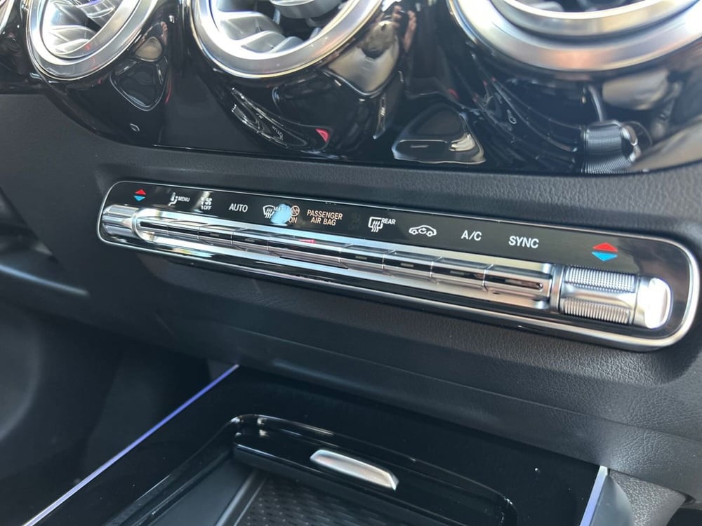 Mercedes-Benz GLA SUV usata a Bari (14)