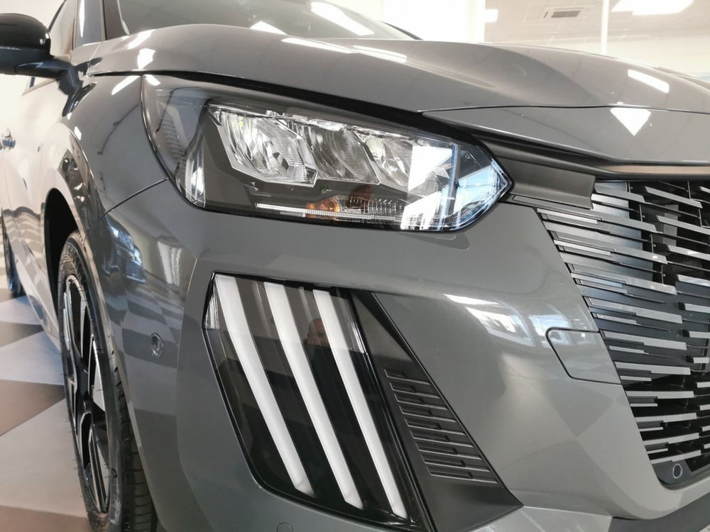 Peugeot 208 nuova a Taranto (13)